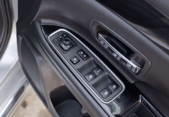 Подержанный автомобиль Mitsubishi Outlander 2017 года (17 фото)