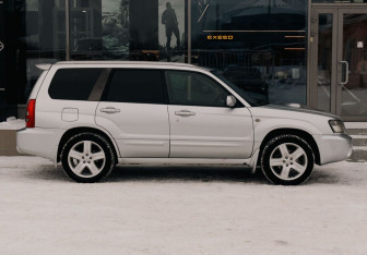 Подержанный автомобиль Subaru Forester Suv 2002 года (4 фото)