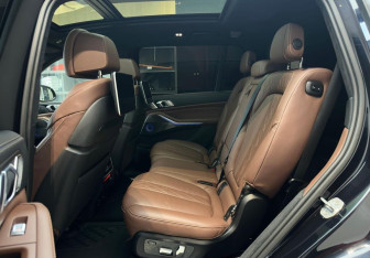 Подержанный автомобиль BMW X7 2019 года (29 фото)