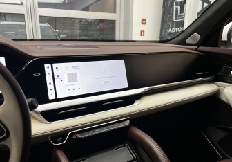 Подержанный автомобиль Geely Monjaro 2023 года (9 фото)