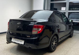 Подержанный автомобиль LADA (ВАЗ) Granta Sedan 2015 года (5 фото)
