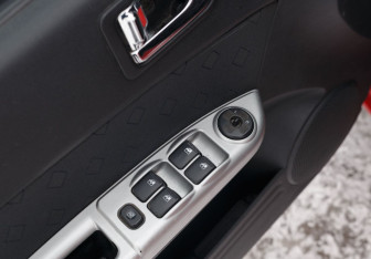 Подержанный автомобиль Hyundai Getz 2005 года (16 фото)