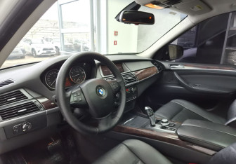 Подержанный автомобиль BMW X5 2008 года (7 фото)