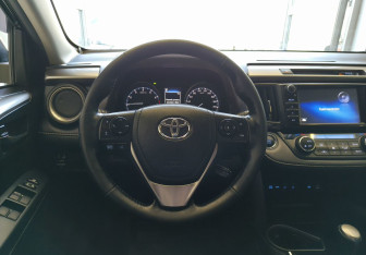 Подержанный автомобиль Toyota RAV4 2018 года (9 фото)