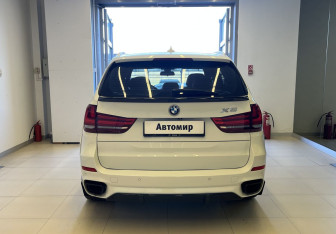 Подержанный автомобиль BMW X5 2013 года (5 фото)