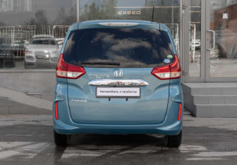 Подержанный автомобиль Honda Freed 2017 года (6 фото)