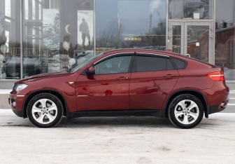 Подержанный автомобиль BMW X6 2011 года (8 фото)