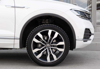 Подержанный автомобиль Volkswagen Touareg 2021 года (9 фото)