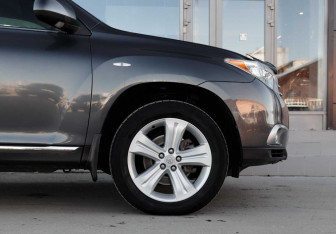 Подержанный автомобиль Toyota Highlander 2011 года (9 фото)