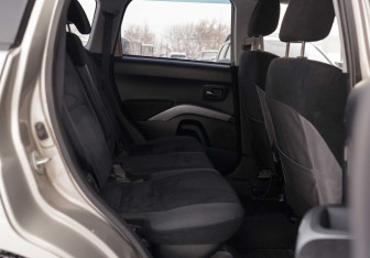 Подержанный автомобиль Mitsubishi Outlander 2007 года (17 фото)