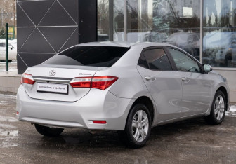 Подержанный автомобиль Toyota Corolla Sedan 2013 года (5 фото)