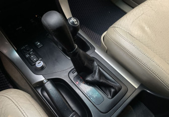 Подержанный автомобиль Toyota Land Cruiser Prado 2005 года (9 фото)