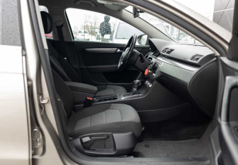 Подержанный автомобиль Volkswagen Passat Sedan 2012 года (19 фото)