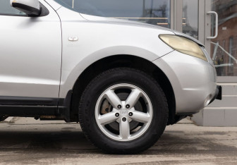 Подержанный автомобиль Hyundai Santa Fe 2007 года (9 фото)