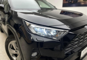 Подержанный автомобиль Toyota RAV4 2019 года (8 фото)