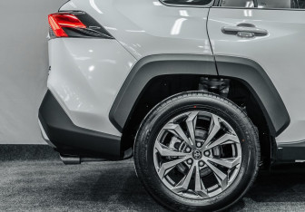 Новый Toyota RAV4 2025 (10 фото)