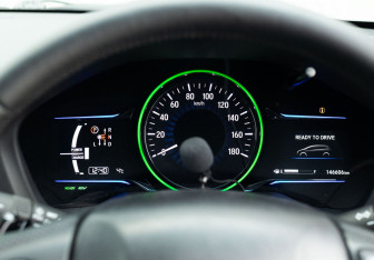 Подержанный автомобиль Honda Vezel 2013 года (13 фото)