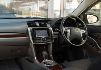 Подержанный автомобиль Toyota Allion 2016 года (10 фото)