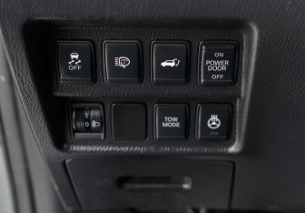 Подержанный автомобиль Nissan Pathfinder 2014 года (17 фото)