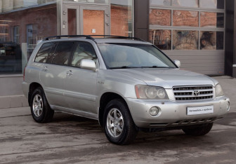 Подержанный автомобиль Toyota Highlander 2002 года (3 фото)