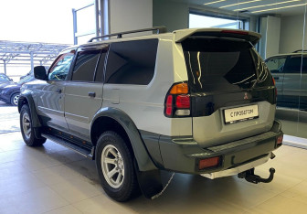 Подержанный автомобиль Mitsubishi Montero Sport 2001 года (7 фото)
