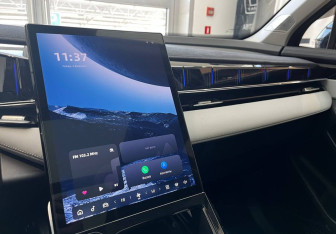 Подержанный автомобиль Geely Atlas 2024 года (10 фото)