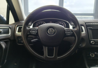 Подержанный автомобиль Volkswagen Touareg 2015 года (9 фото)