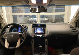 Подержанный автомобиль Toyota Land Cruiser Prado 2011 года (10 фото)