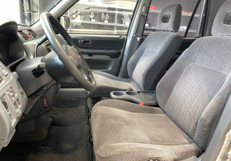 Подержанный автомобиль Honda CR-V 1998 года (9 фото)
