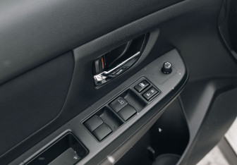 Подержанный автомобиль Subaru XV 2013 года (16 фото)