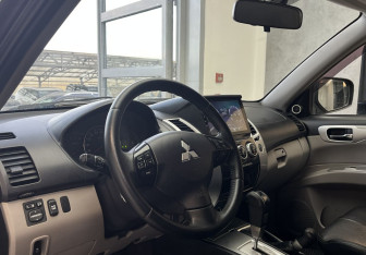 Подержанный автомобиль Mitsubishi Pajero Sport 2011 года (7 фото)