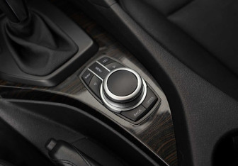 Подержанный автомобиль BMW X1 2011 года (18 фото)