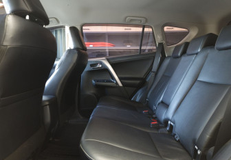 Подержанный автомобиль Toyota RAV4 2019 года (12 фото)