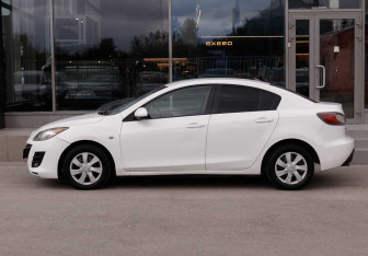 Подержанный автомобиль Mazda 3 Sedan 2011 года (8 фото)