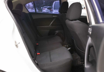 Подержанный автомобиль Mazda 3 Sedan 2011 года (17 фото)