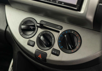 Подержанный автомобиль Nissan Note 2012 года (14 фото)