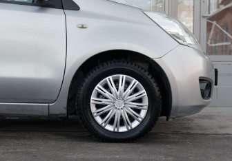 Подержанный автомобиль Nissan Note 2008 года (9 фото)