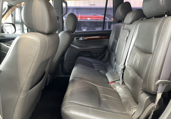 Подержанный автомобиль Toyota Land Cruiser Prado 2006 года (9 фото)