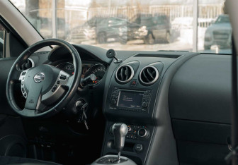 Подержанный автомобиль Nissan Qashqai 2011 года (10 фото)