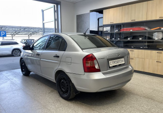 Подержанный автомобиль Hyundai Verna Sedan 2008 года (6 фото)