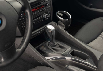 Подержанный автомобиль BMW X1 2011 года (16 фото)