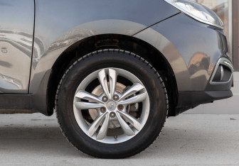 Подержанный автомобиль Hyundai ix35 2010 года (9 фото)