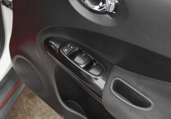 Подержанный автомобиль Nissan Juke Nismo 2014 года (16 фото)