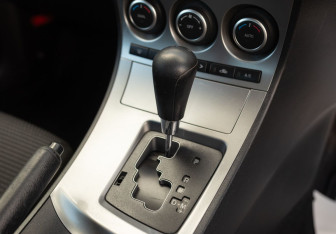 Подержанный автомобиль Mazda Axela Sedan 2012 года (16 фото)