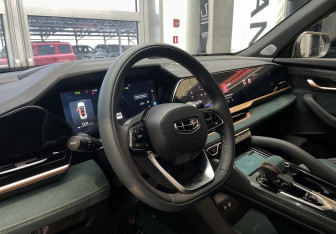 Подержанный автомобиль Geely Monjaro 2023 года (9 фото)