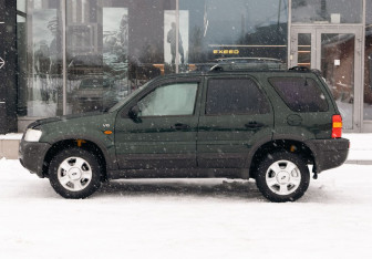 Подержанный автомобиль Ford Maverick 2002 года (8 фото)