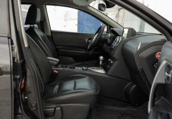 Подержанный автомобиль Nissan Qashqai 2007 года (18 фото)