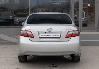 Подержанный автомобиль Toyota Camry Sedan 2007 года (6 фото)