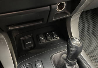 Подержанный автомобиль Toyota Land Cruiser Prado 2006 года (13 фото)