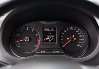 Подержанный автомобиль Volkswagen Polo Sedan 2017 года (13 фото)